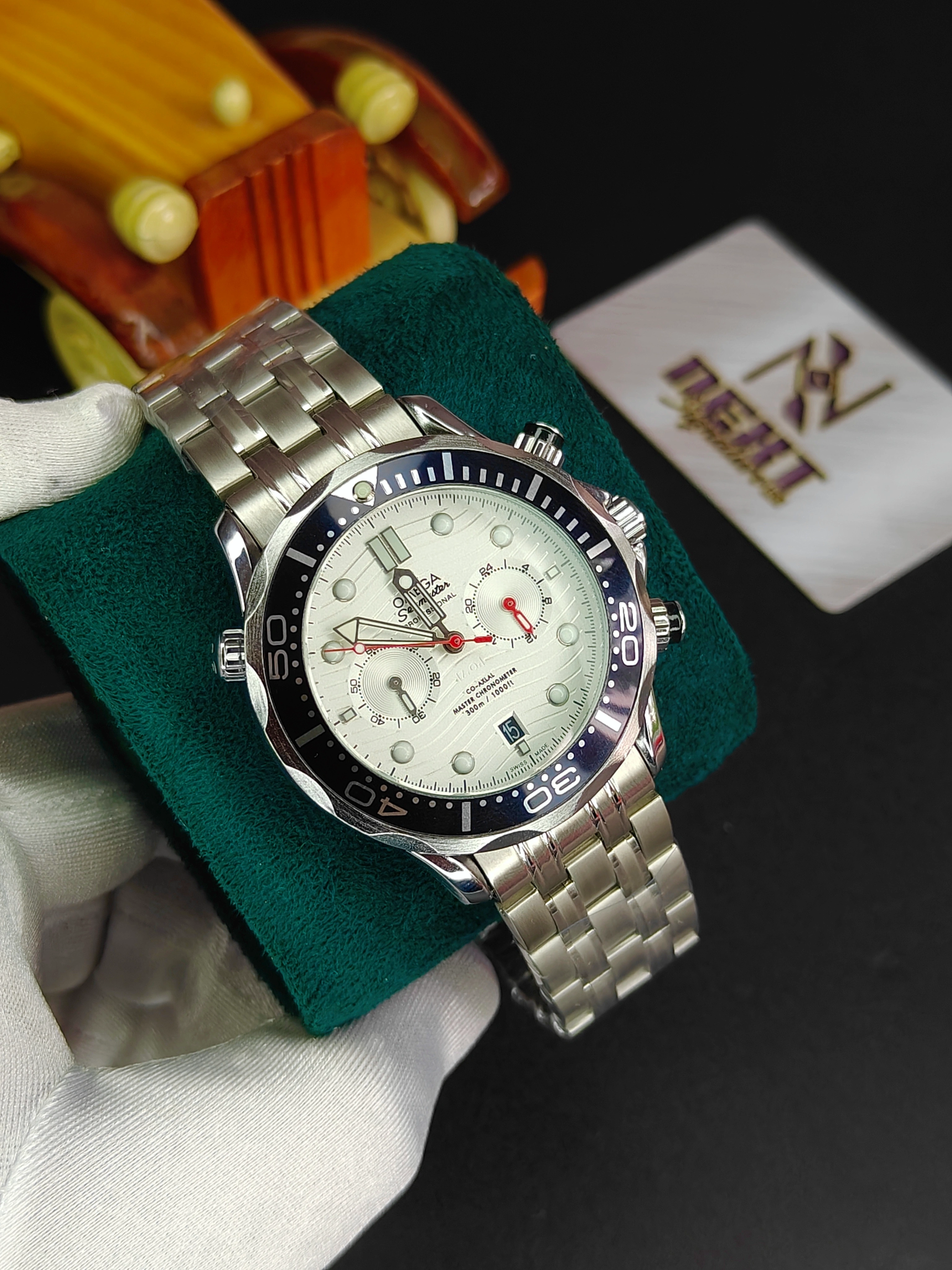 🕒 OMEGA Silver Luxury Chronograph Watch – Classic Edition.